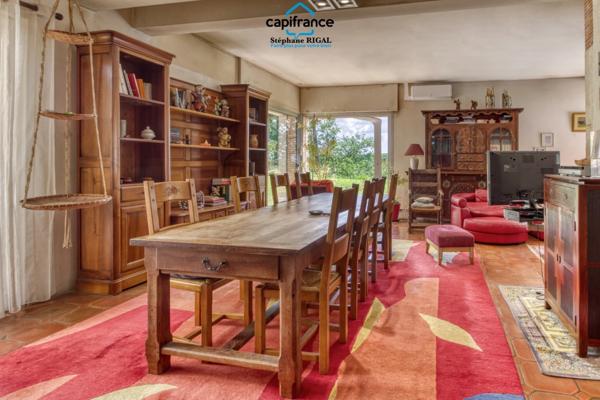 Dpt Lot et Garonne (47), à vendre FUMEL propriété en pierre P7 sur un terrain de 4ha de terrain