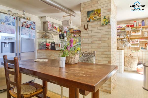 Dpt Lot et Garonne (47), à vendre FUMEL propriété en pierre P7 sur un terrain de 4ha de terrain