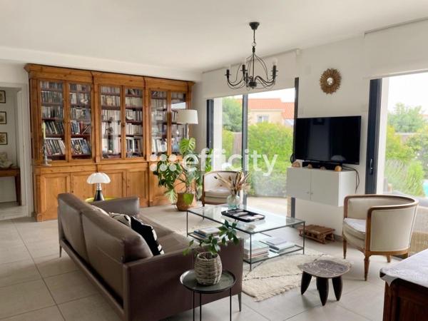 Maison
         6 pièces
        - 143 m² 672 000 € *