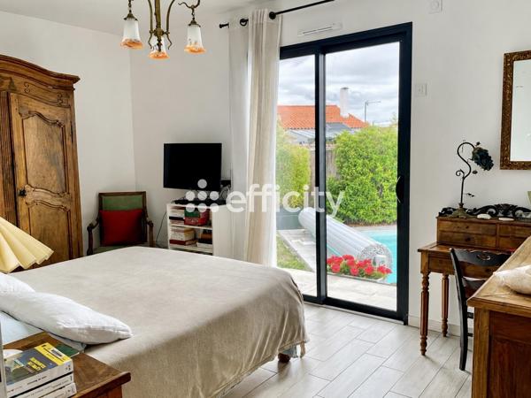 Maison
         6 pièces
        - 143 m² 672 000 € *