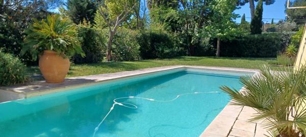 Maison indépendante 7 pièces de plain-pied avec piscine aux LECQUES