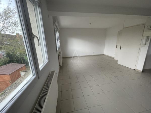 Maison composée d'un Studio et d'un T4 à létage de 108 m² et de 5 pièces