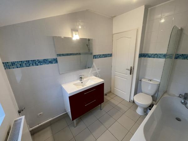 Maison composée d'un Studio et d'un T4 à létage de 108 m² et de 5 pièces