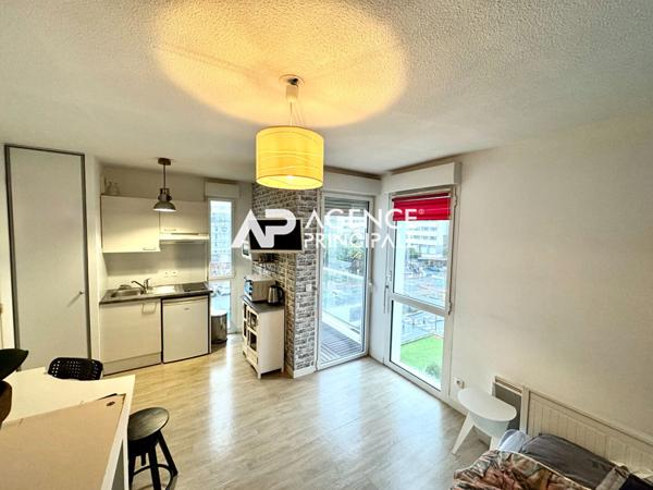 Studio loué meublé avec balcon - La Rochelle centre 144 000 € **  - Référence  JH558ED3