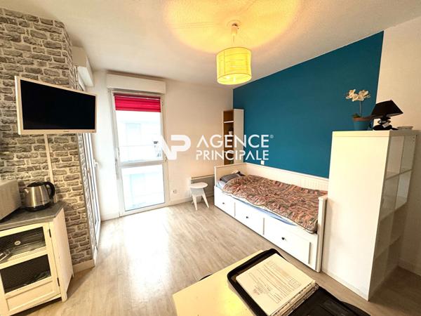 Studio loué meublé avec balcon - La Rochelle centre 144 000 € **  - Référence  JH558ED3