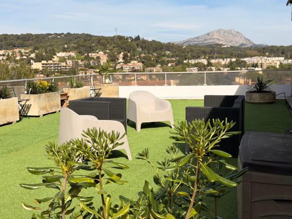 EXCEPTIONNEL  APPARTEMENT  AVEC TOIT TERRASSE PANORAMIQUE SUR LA SAINTE-VICTOIRE