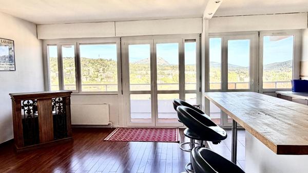 EXCEPTIONNEL  APPARTEMENT  AVEC TOIT TERRASSE PANORAMIQUE SUR LA SAINTE-VICTOIRE