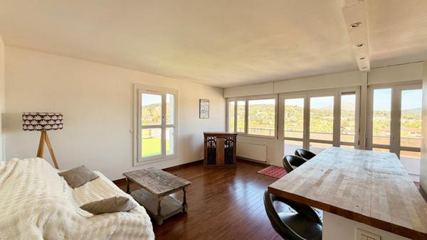 EXCEPTIONNEL  APPARTEMENT  AVEC TOIT TERRASSE PANORAMIQUE SUR LA SAINTE-VICTOIRE