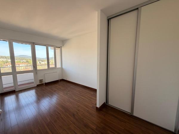 EXCEPTIONNEL  APPARTEMENT  AVEC TOIT TERRASSE PANORAMIQUE SUR LA SAINTE-VICTOIRE