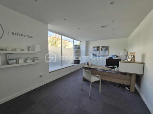 Local d activites de 130 m²