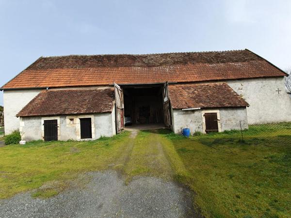 Corps de ferme Luant 7 pièce(s)  + granges + dépendances sur 2 ha