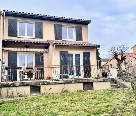 Vincent PR et Celine H IMMOBILIER vous présentent en exclusivité une jolie maison;
Située à Annonay, proche Davezieux, dans un secteur calme et résidentiel, cette maison mitoyenne de 95 m2 environ, construite en 1977.

Elle se compose de 4 pièces, dont 3 chambres, une salle de bain WC à l’étage,
au rez-de-chaussée, un grand double séjour, un WC, une cuisine séparée, ouvrant sur une belle terrasse plein sud
Une véranda d’environ 12 m² vient parfaire l'ensemble.
Garage avec mezzanine,
Cave et buanderie.
Chauffage électrique récent.
Exposition plein sud, assurant une belle luminosité tout au long de la journée.
Double vitrage récent sur l’ensemble du logement .

Une question, une visite, nous sommes joignables par téléphone
VINCENT 0633502868
CÉLINE 0749427426