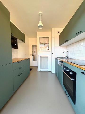 Très bel appartement de 2 pièces + Gd balcon + Pkg + Cave!!