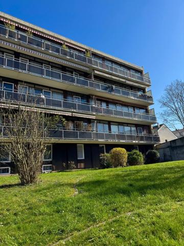 Très bel appartement de 2 pièces + Gd balcon + Pkg + Cave!!