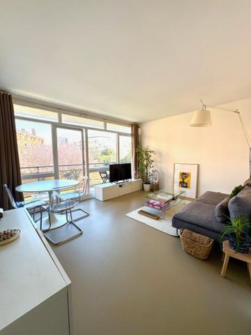 Très bel appartement de 2 pièces + Gd balcon + Pkg + Cave!!