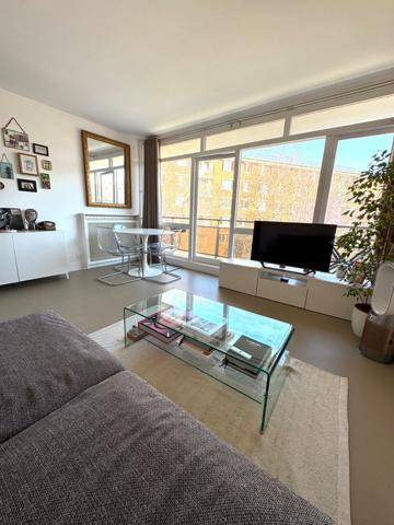 Très bel appartement de 2 pièces + Gd balcon + Pkg + Cave!!