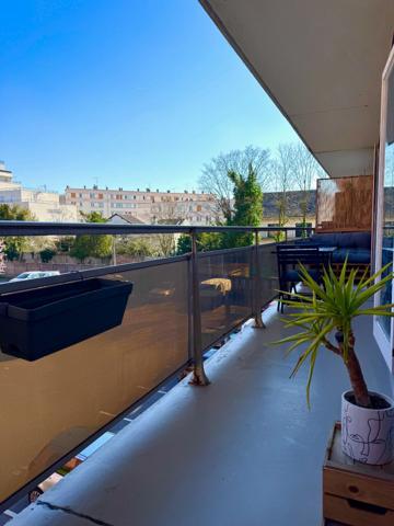 Très bel appartement de 2 pièces + Gd balcon + Pkg + Cave!!