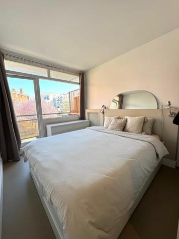 Très bel appartement de 2 pièces + Gd balcon + Pkg + Cave!!