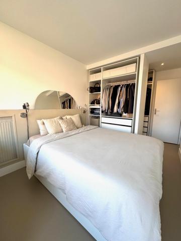 Très bel appartement de 2 pièces + Gd balcon + Pkg + Cave!!