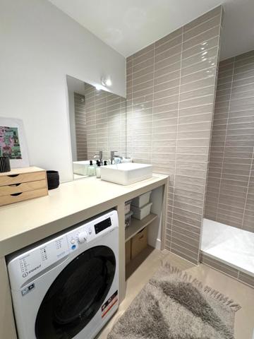 Très bel appartement de 2 pièces + Gd balcon + Pkg + Cave!!