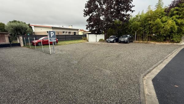 Immeuble 4 lots loués, 2T4, 1 T2 , un local commercial, un terrain pour parking, deux garages, Tarbes périphérie