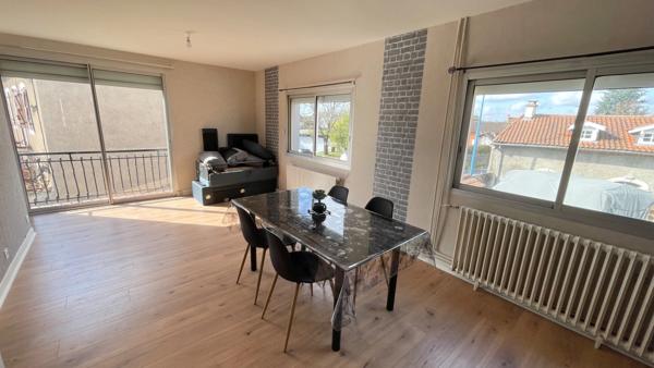 Immeuble 4 lots loués, 2T4, 1 T2 , un local commercial, un terrain pour parking, deux garages, Tarbes périphérie