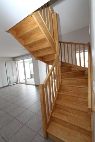 Emplacement idéal ! A gauche la campage d'Azieu Genas ; à droite la zone phare du sport et de l'évènementiel de l'Est lyonnais