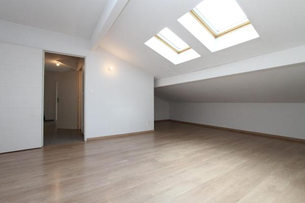 Emplacement idéal ! A gauche la campage d'Azieu Genas ; à droite la zone phare du sport et de l'évènementiel de l'Est lyonnais