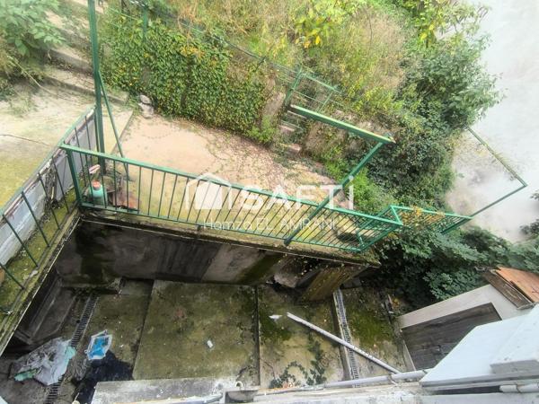 Immeuble de rapport avec extérieur, garage, ateliers, jardin, caves