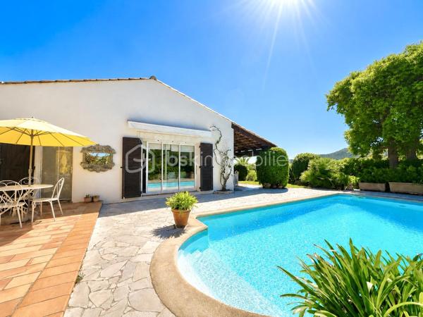 À seulement 10 minutes de Mandelieu, dans le secteur recherché de Saint-Jean de Cannes, nichée dans un environnement privilégié au calme absolu, cette élégante villa de plain-pied d’environ 105 m² offre un art de vivre rare entre mer et nature.
Baignée de lumière grâce à son exposition plein Sud, cette propriété séduit immédiatement par son atmosphère chaleureuse, ses prestations soignées et son charme authentique.
Le cœur de la maison s’articule autour d’un superbe espace de vie de plus de 42 m² avec sa magnifique cheminée et sa cuisine ouverte, pensé pour des instants de convivialité et de réception dans une ambiance raffinée.
La villa propose :
• Trois belles chambres, dont une suite avec salle d’eau
• Une élégante salle de bain avec baignoire
• Deux WC
• Une climatisation assurant un confort optimal toute l’année
• De beaux volumes et une circulation fluide entièrement de plain-pied
À l’extérieur, le charme opère immédiatement : une agréable piscine, des espaces de détente intimistes, une terrasse ombragée idéale pour les repas d’été et un magnifique aperçu mer et montagne offrant un décor apaisant à chaque instant.
Un garage de 17 m² complète ce bien avec la possibilité d’aménager un espace supplémentaire selon vos envies : suite invités, bureau, atelier ou salle de loisirs.
 Les atouts :
• Secteur recherché de Saint-Jean de Cannes
• Exposition plein Sud
• Séjour / cuisine de 42 m²
• Magnifique cheminée
• Piscine
• Aperçu mer & vue exceptionnelle montagne
• Calme absolu
• Villa parfaitement entretenue
• Potentiel d’évolution
• À proximité immédiate de Mandelieu et des accès principaux

Une propriété rare où élégance, sérénité et douceur de vivre se rencontrent.

Appelez-moi dès maintenant au 06.69.66.17.19 pour organiser une visite et découvrir tout le charme de cette propriété.
