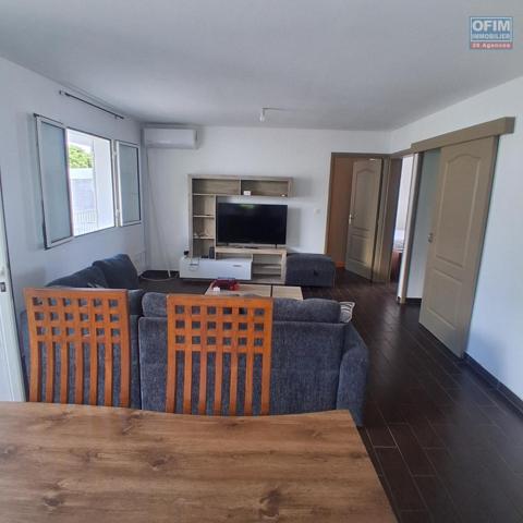 A LOUER Appartement MEUBLÉ de type F3 sur l'EPERON à SAINT-GILLES LES HAUTS