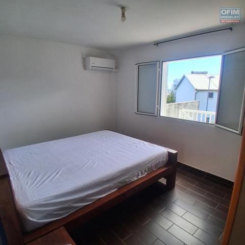 A LOUER Appartement MEUBLÉ de type F3 sur l'EPERON à SAINT-GILLES LES HAUTS