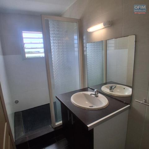 A LOUER Appartement MEUBLÉ de type F3 sur l'EPERON à SAINT-GILLES LES HAUTS
