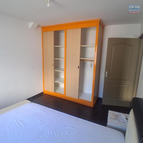 A LOUER Appartement MEUBLÉ de type F3 sur l'EPERON à SAINT-GILLES LES HAUTS