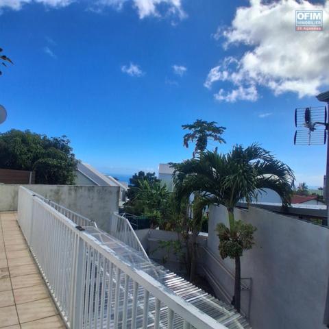 A LOUER Appartement MEUBLÉ de type F3 sur l'EPERON à SAINT-GILLES LES HAUTS