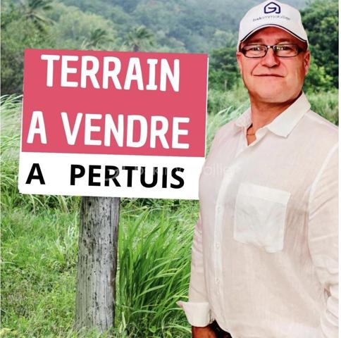 Terrain de 749 m²