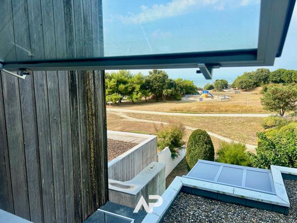 T2 - VUE MER - Minimes - LA ROCHELLE €274 000 ** - Référence MR589D2