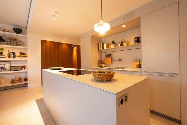 SOUS OFFRE - ARCHITECTURE SUBLIMÉE - 2025 - Appartement de prestige avec jardin et garage - Bordeaux