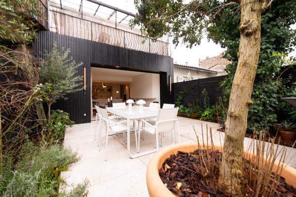 SOUS OFFRE - ARCHITECTURE SUBLIMÉE - 2025 - Appartement de prestige avec jardin et garage - Bordeaux