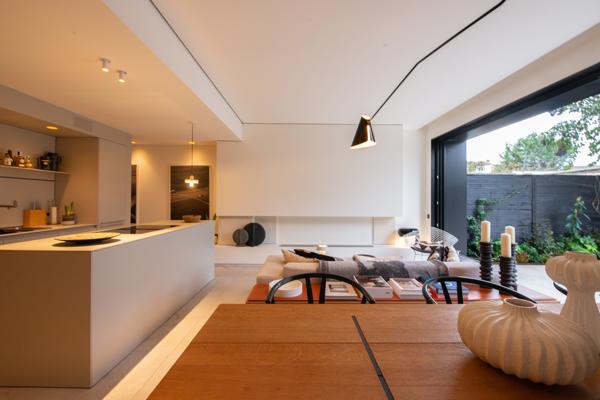 SOUS OFFRE - ARCHITECTURE SUBLIMÉE - 2025 - Appartement de prestige avec jardin et garage - Bordeaux