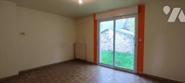RIEUX - 143/140M - Proche REDON, maison de 2 logements de type 3, d'environ 60 m² chacun, Greni...