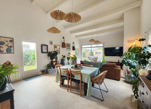 À VENDRE ILE D'OLERON – Maison individuelle coup de cœur 5 pièces 114m² – Terrain clos & terrasse + Garage – 429 450 € FAI