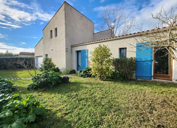 À VENDRE ILE D'OLERON – Maison individuelle coup de cœur 5 pièces 114m² – Terrain clos & terrasse + Garage – 429 450 € FAI