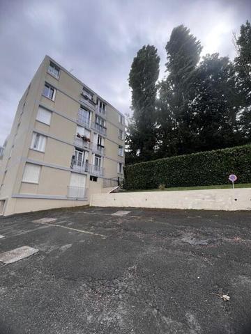 Appartement 3 pièces entièrement rénové.