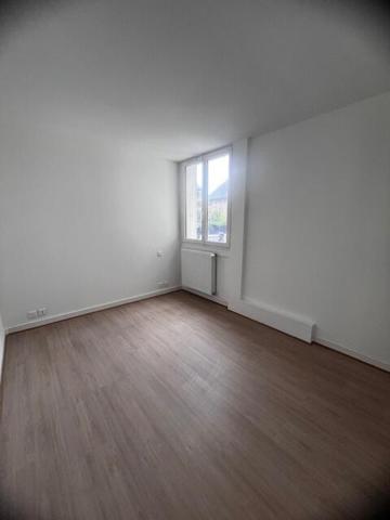 Appartement 3 pièces entièrement rénové.