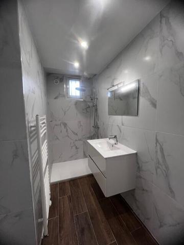 Appartement 3 pièces entièrement rénové.