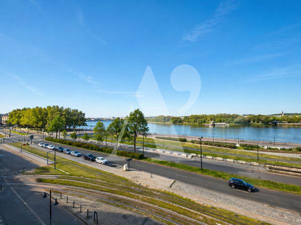 ARCHITECTURE AVEC VUE - 1800 - Appartement traversant avec ascenseur - Bordeaux