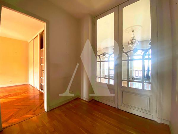 ARCHITECTURE AVEC VUE - 1800 - Appartement traversant avec ascenseur - Bordeaux