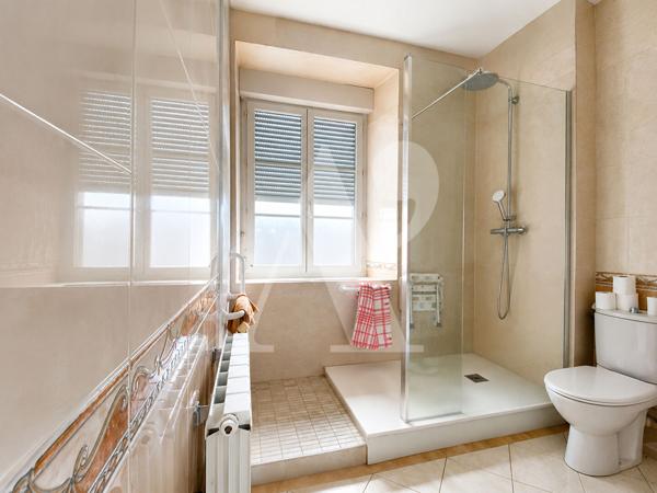 ARCHITECTURE AVEC VUE - 1800 - Appartement traversant avec ascenseur - Bordeaux
