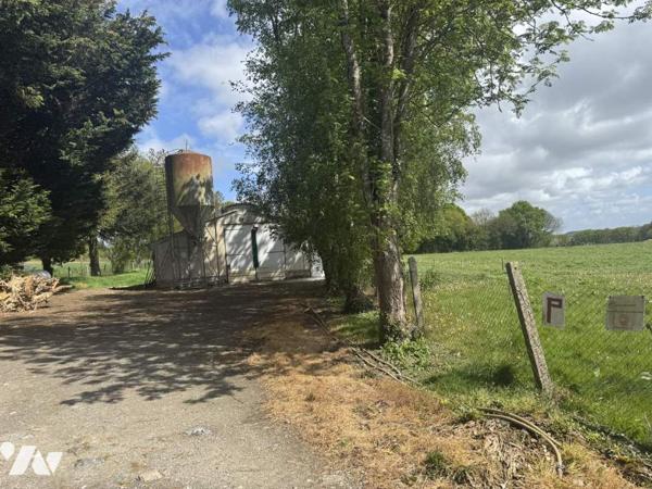 ENSEMBLE DE TERRES AGRICOLES+ HANGAR+ POULAILLERS